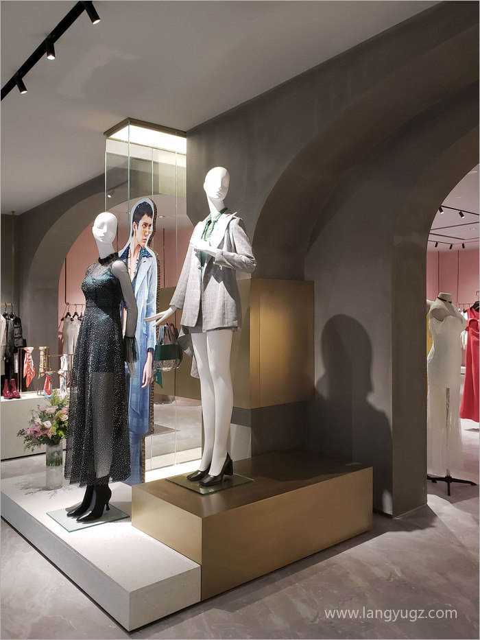 女裝展臺(tái)效果圖