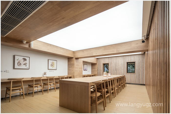 用餐區(qū)背景墻設(shè)計效果圖