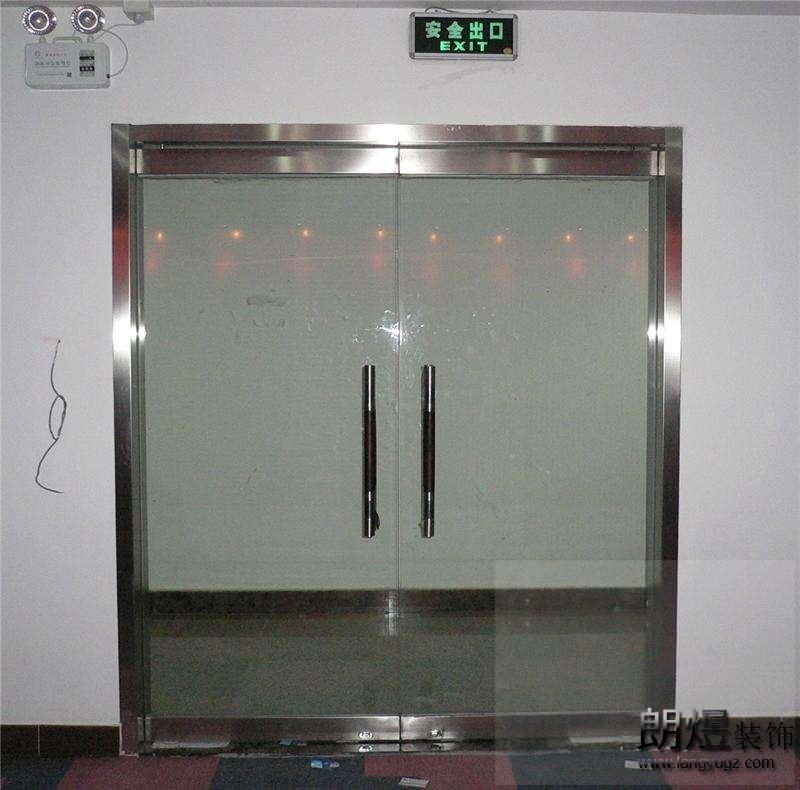 成都辦公室裝修玻璃門實(shí)景效果圖