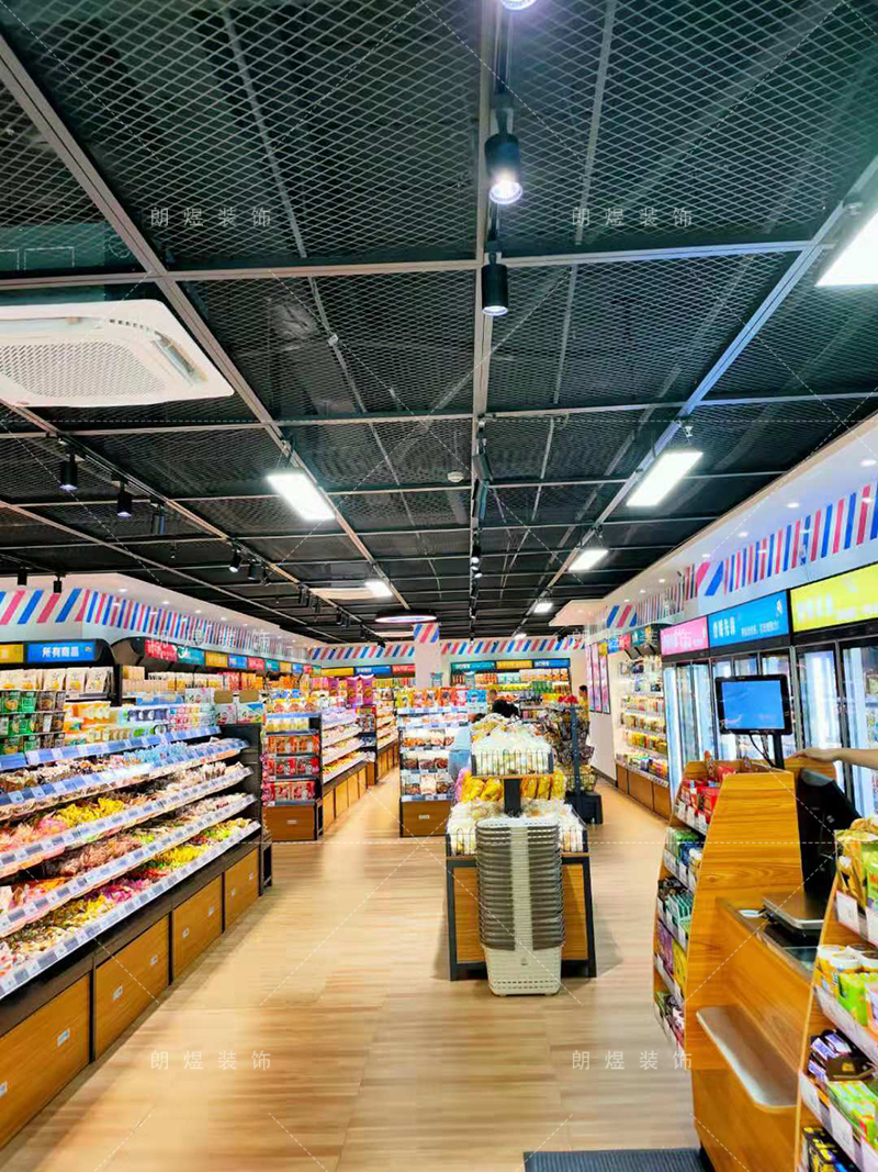 零食店鋪裝修完工現(xiàn)場實(shí)景圖