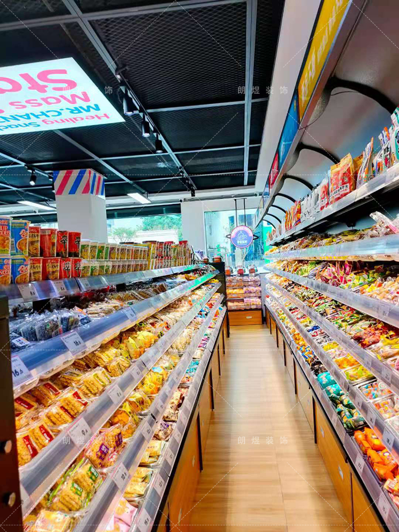 零食店鋪裝修完工現(xiàn)場實(shí)景圖
