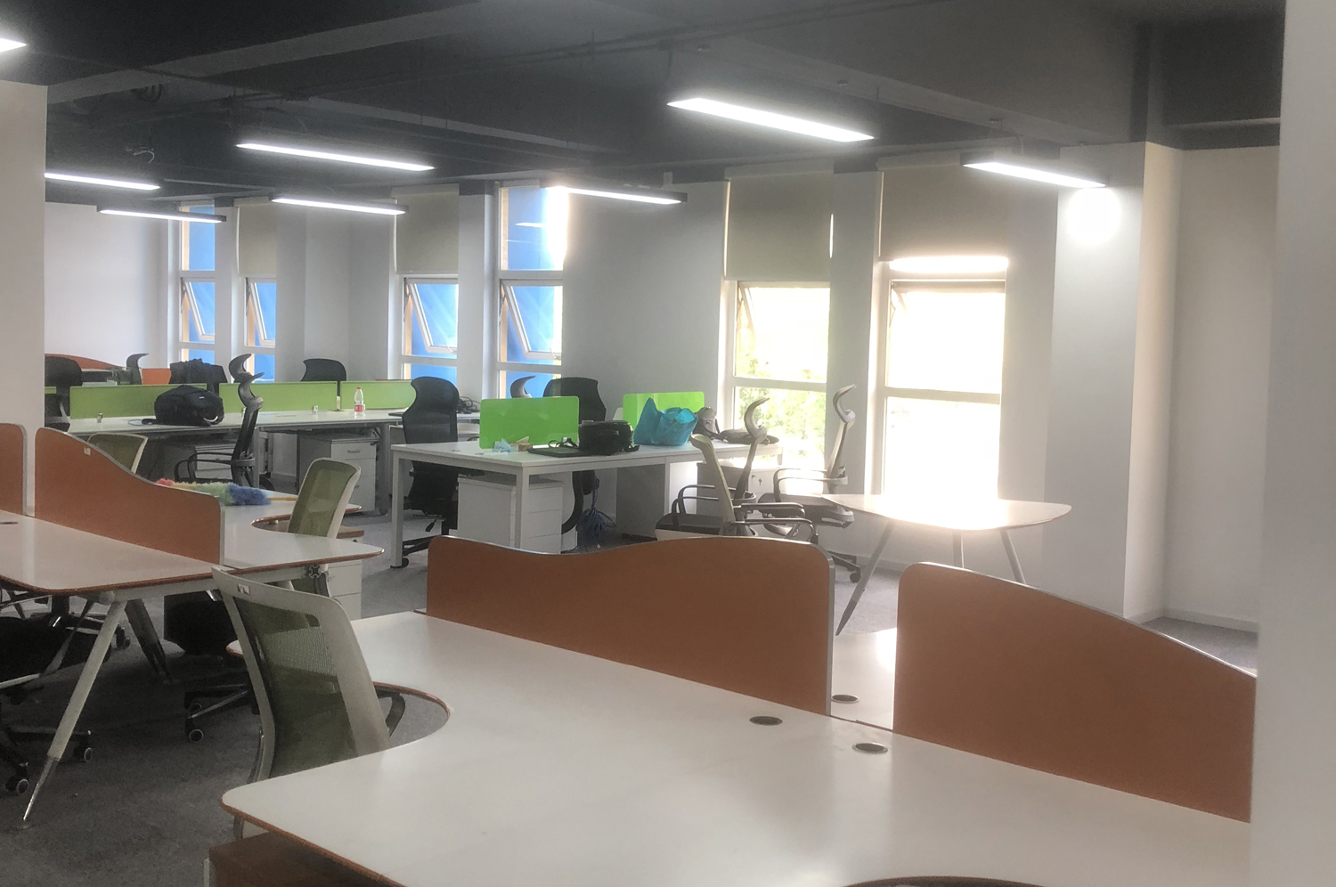 公司辦公室員工辦公區(qū)裝修展示